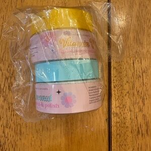 Vitamin C and Coconut lip scrub an Polish Set